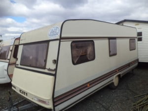 EXT. B. CITY 3 AMB. 3600 EU. Caravana usada BURSTNER CITY. Caravana de 3 ambientes. caravanas baratas