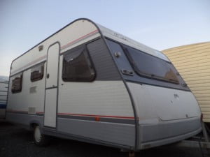 Caravana en Sevilla usada, marca Moncayo Mallorca de 3 ambientes. caravanas de ocasión EXT. 1 MONCAYO 3 AMB. 4600 EU.