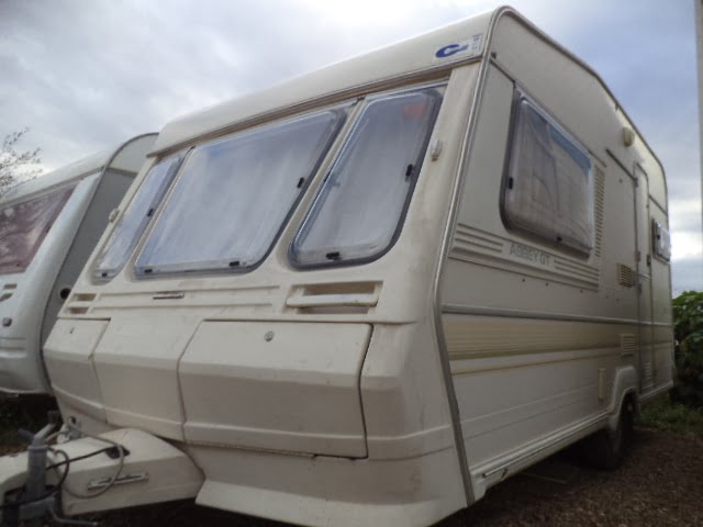 Caravana económica Abbey sin papeles. Dispongo de otras 25 caravanas sin papeles.