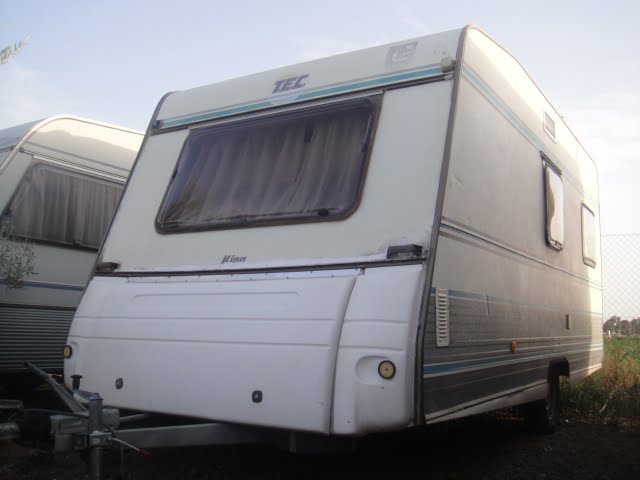 Gran ocasión, caravana usada en Sevilla, marca TEC KING con documentación — VENDIDA.