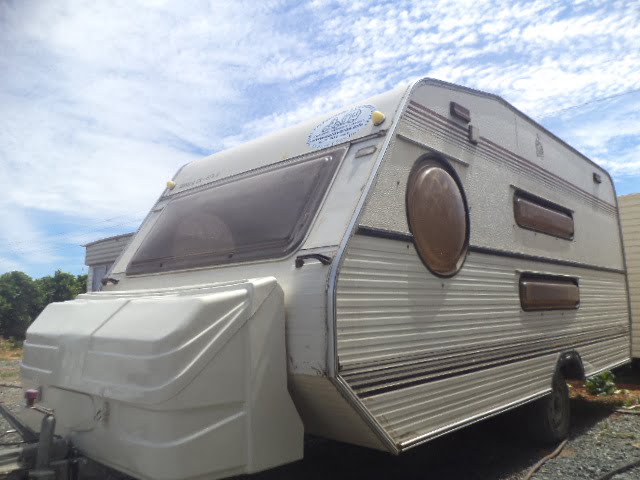 Caravana económica Hergo sin documentación. Dispongo de otras 25 caravanas sin papeles.